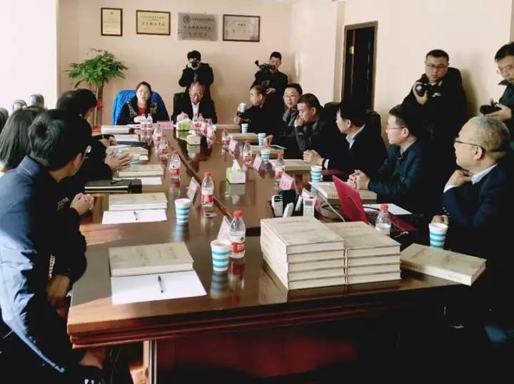 中共石家庄市委常委、统战部长王韶华一行到裕华区调研民主党派工作.jpg