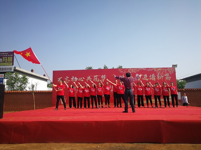 民建秦皇岛市委开展纪念改革开放40周年“文化下乡”活动合唱团-1.jpg