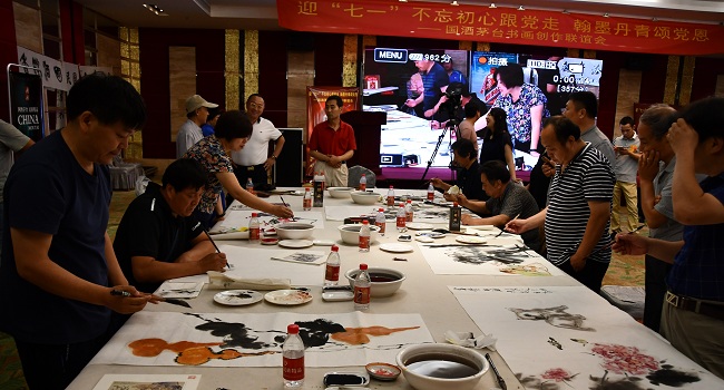 艺术家们挥毫泼墨，用手中的画笔抒发对党和伟大祖国的无限热爱之情，共庆党的九十七周岁生日，共祝伟大的祖国繁荣昌盛-1.jpg