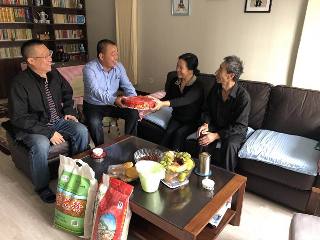 民建张家口市桥西区基层委员会组织慰问老会员3-1.jpg