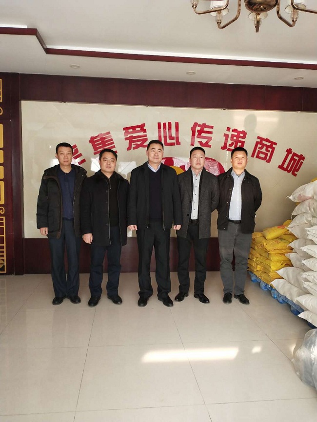 民建会员赴辛集爱心传递商城采购商品6-1.jpg