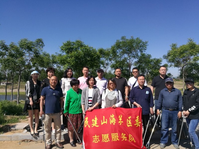 民建山海关区委组织“践行同心行动，共创卫生城市义务劳动活动1-1.jpg