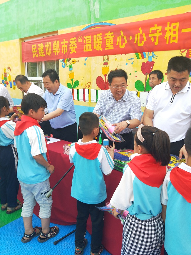 民建邯郸市委温暖童心活动10-1.jpg