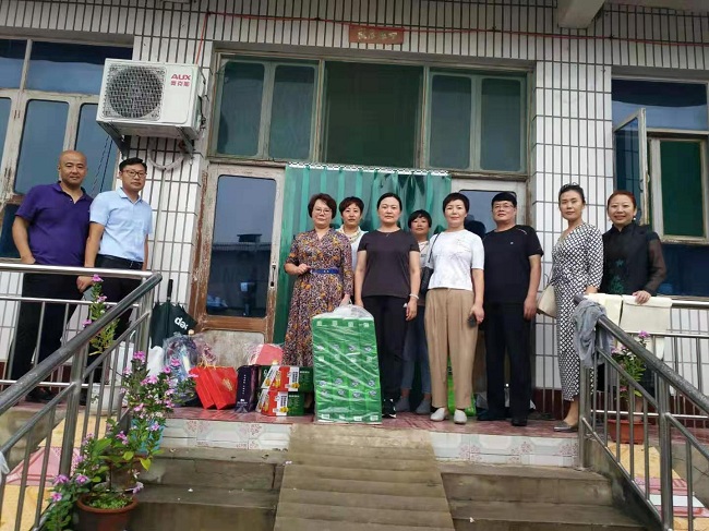 民建保定市满城支部开展助学活动.jpg