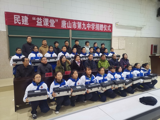“益课堂”公益团队携手民建多支部助力科技教学-1.jpg