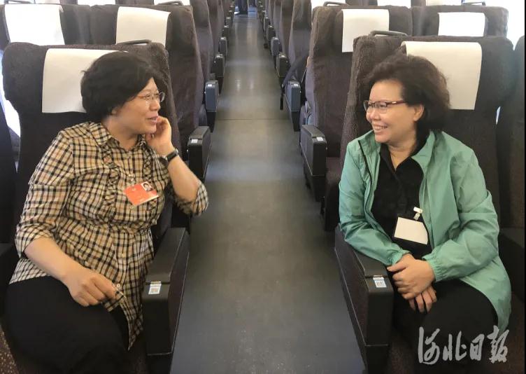 今天，出席全国两会的住冀政协委员抵京报到3.jpg