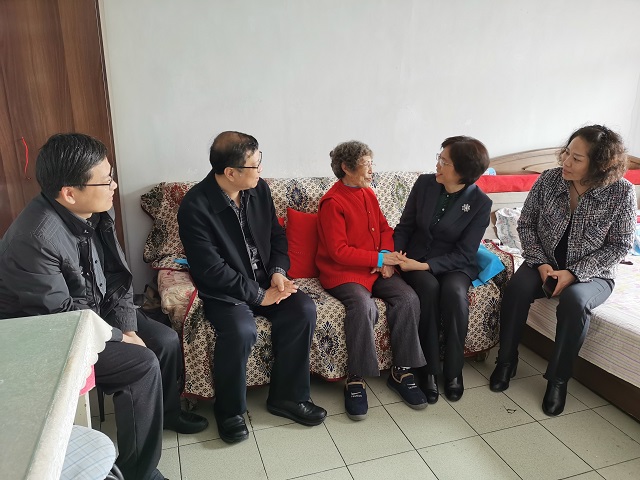 民建秦皇岛市委开展暖春慰问活动-1.jpg