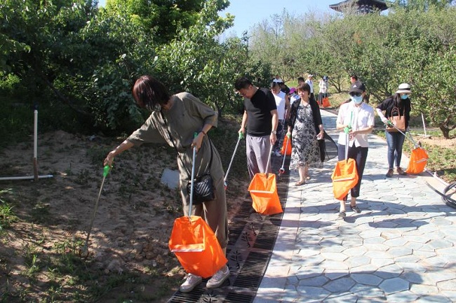 民建唐山市委开平工委参加统战部“情系花海，力助园博，公益慰问活动” (2)-1.jpg