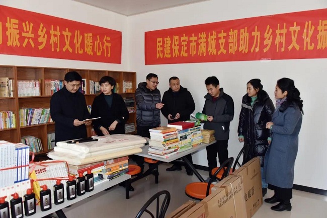 携手共建爱心书屋 助力乡村文化振兴——民建保定市满城支部开展“益德书屋”捐助活动 (3)-1.jpg