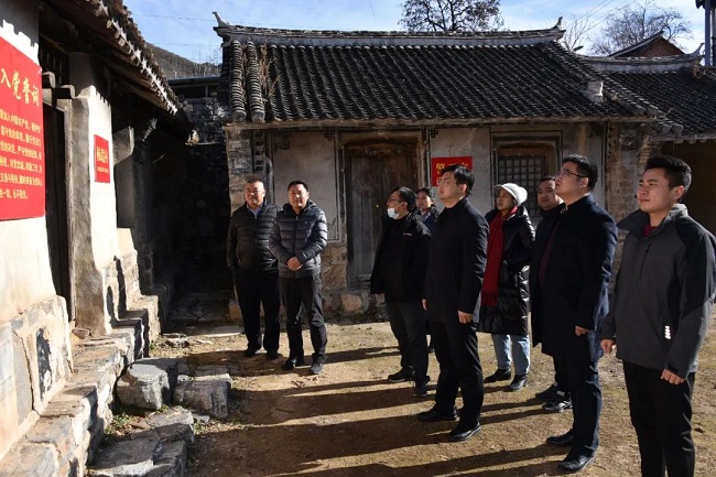 参观抗战旧址 弘扬革命精神---民建保定市满城支部开展党史学习教育活动 (1)-1.jpg