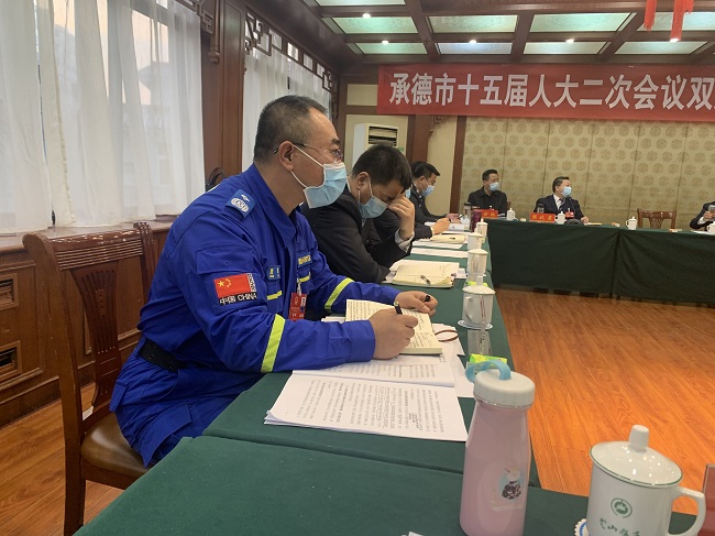 民建会员围绕政府工作报告进行座谈发言 (1)-1.jpg