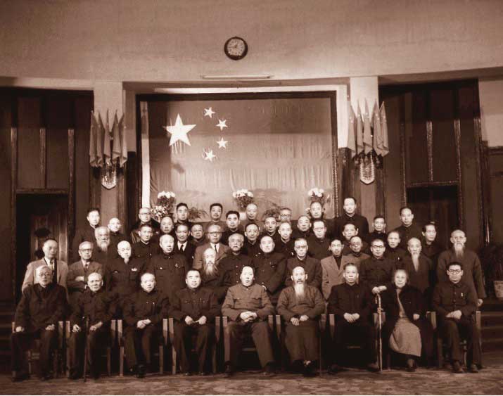 1949年9月30日，中央人民政府全体委员合影，二排左七为黄炎培。.jpg