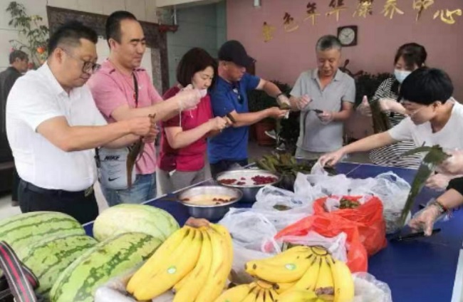 承德民建部分支部和会员开展端午献爱心活动1 (1)-1.jpg