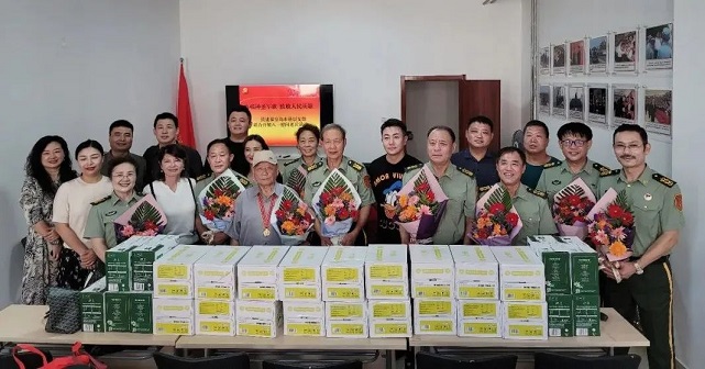 高唱神圣军歌 致敬人民英雄——民建秦皇岛市委基层组织联合开展“八一”慰问老兵活动1-1.jpg
