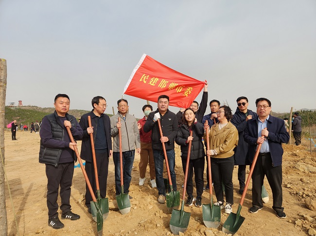民建邯郸市委参与邯郸市统一战线纪念中共中央发布“五一口号”75周年共植同心树活动4-1.jpg