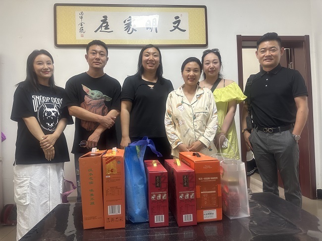 民建秦皇岛市委青年委员会开展“情系夫妻哨所”走访慰问活动-1.jpg