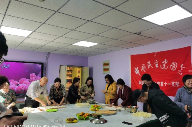 爱满重阳节  情暖夕阳红——民建承德市委市直十一支部与双桥区老年大学联合开展慰问活动 (2)-1.jpg