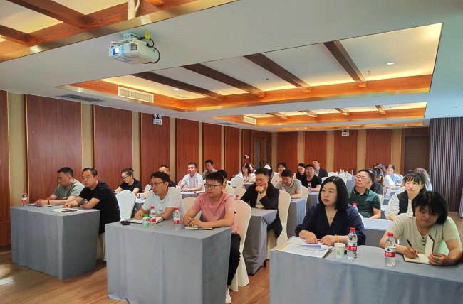 民建承德市委召开理论学习中心组学习（扩大）会议1 (1).jpg