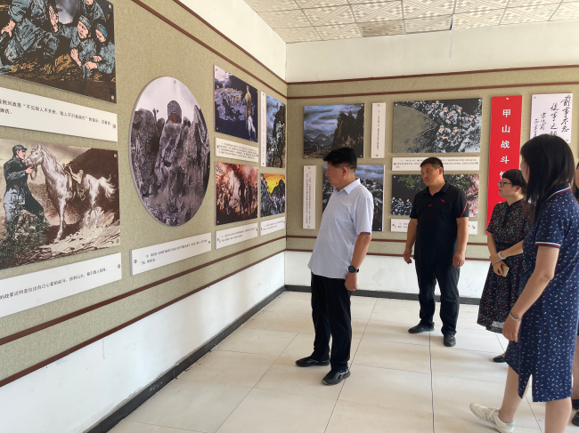 民建唐山市委路北区工委四支部组织赴遵化甲山烈士陵园祭扫活动 (2) (2).jpg