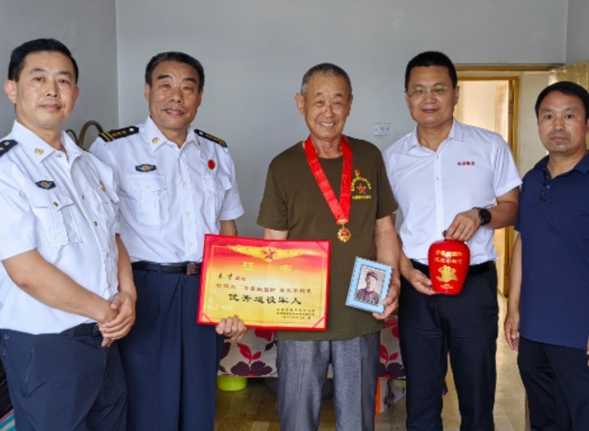 承德民建会员王永参加八一建军节慰问活动并赋诗-1.jpg