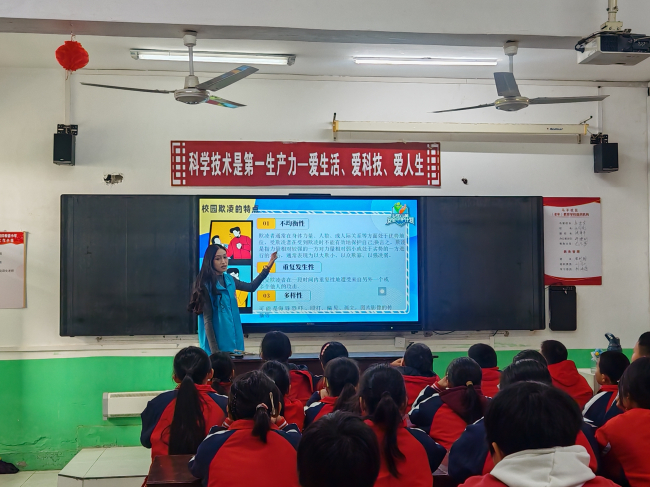 3民建河北经贸大学支部预防校园欺凌法治宣传活动新闻稿（修改） - 副本图五 马平国祥希望小学 学生在认真听讲 (2).jpg