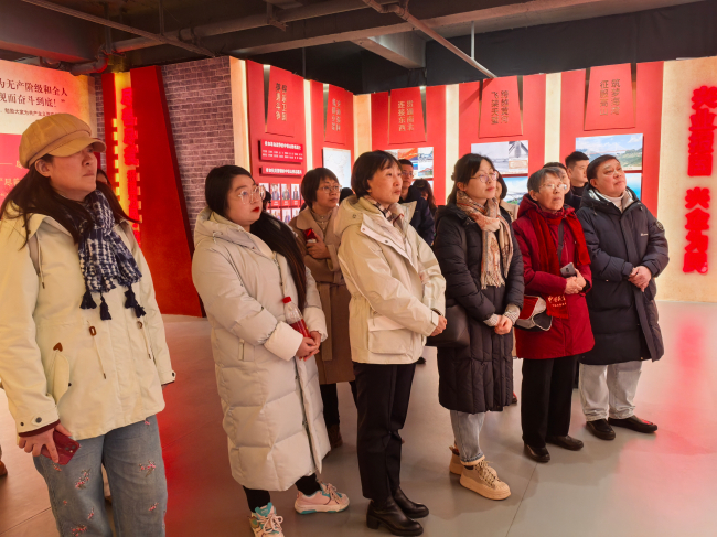 民建秦皇岛市委组织三八妇女节学习参观活动 (2) (2).jpg