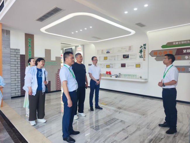 20250527民建保定市委新城支部“洞见行动”——赴泸州时为节能科技有限公司参观调研2.jpg
