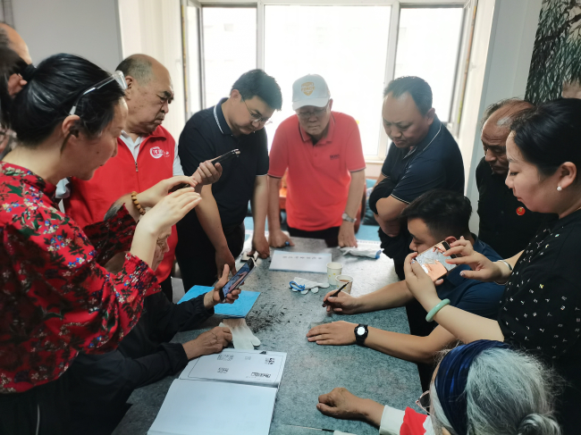 20250604民建保定市委文化宣傳委員會舉辦篆刻藝術沙龍活動3 (2).jpg