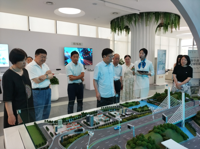 民建唐山市委调研组就重点课题赴成都调研1.jpg