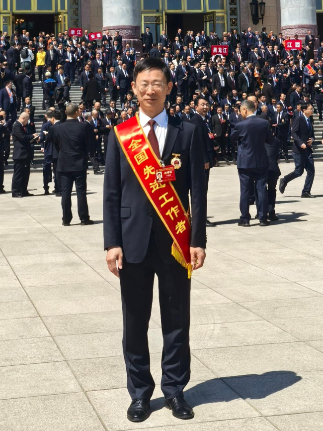 高端访谈丨专访把盐碱地变成“海鲜池”的科技专家——李春岭0605荣获全国先进工作者 (2).jpg