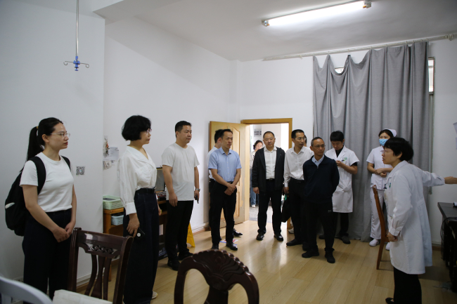 武云秀副主委带队赴毕节黔西帮扶调研毕节医院调研 (2).jpg