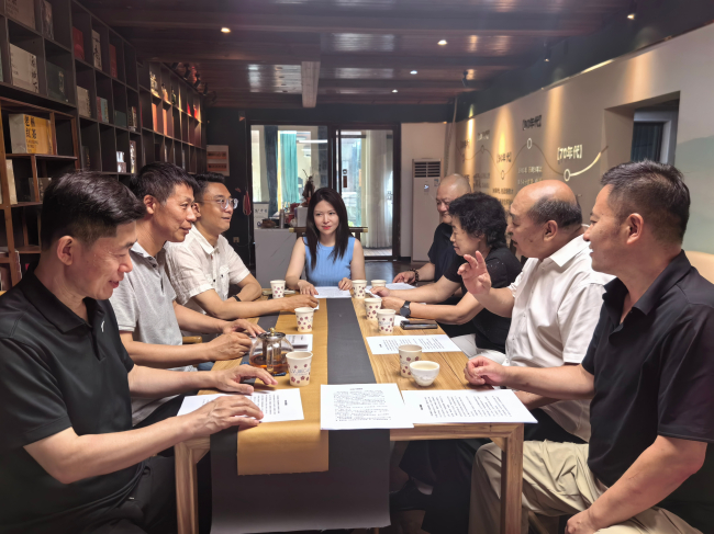 20250623民建保定市委东风支部赴会员企业保定市五花马商贸有限公司开展调研2 (2).jpg