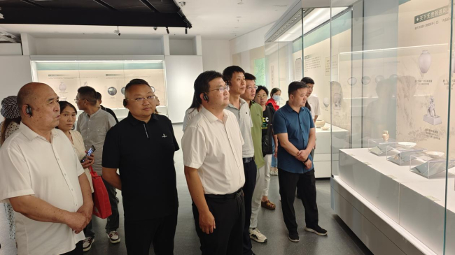 20250707触摸文明脉络 强化文化认同——民建保定市委东风支部、文化宣传委员会参观邢窑展.jpg