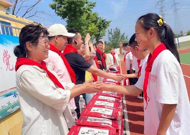 民建秦皇島市委海港區委開展“音樂助學行動” (2)-1.jpg