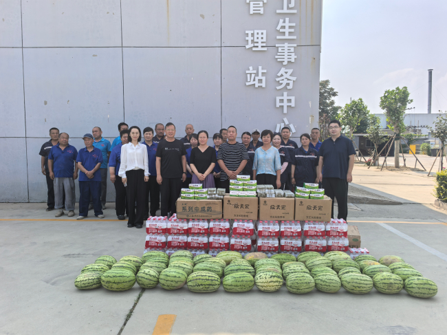 民建廊坊市委开展慰问环卫工人公益活动 (2).jpg