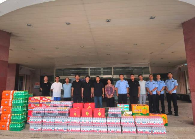 民建秦皇岛市委北戴河基层委员会参加区政协暑期慰问活动 (2).jpg