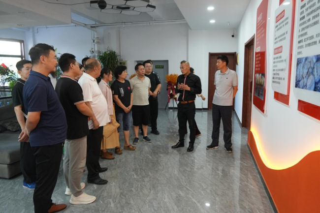 20250811民建保定市委东风支部、建设支部赴新华支部“会员之家”参观学习并调研会员企业2.jpg
