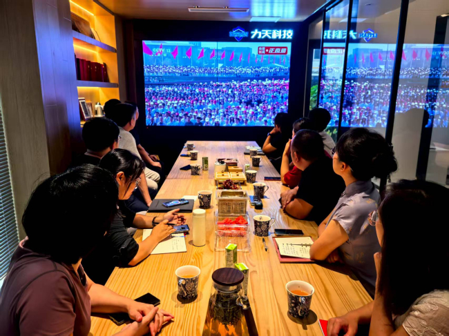 民建唐山市委新会员一支部组织观看中国人民抗日战争暨世界反法西斯战争胜利80周年纪念大会 (1) (2).jpg