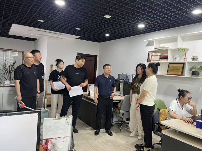20250908民建保定市委复兴支部赴保定市凯源利通人资管理咨询有限公司走访调研.jpg
