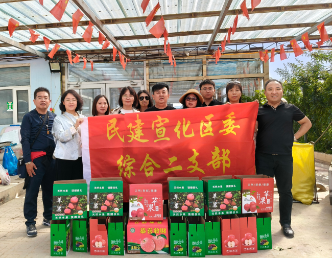 果园听民意，产业促振兴——民建张家口市宣化区委二支部到李家堡乡调研 (2).jpg