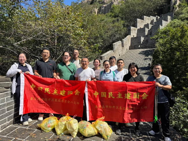 开发区长城捡垃圾活动 (3).jpg