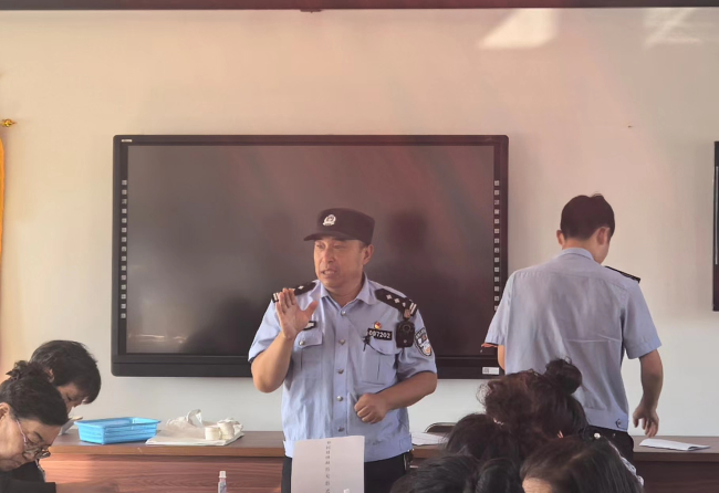 民建山海关区委一支部联合西城社区开展网络安全、反诈宣传活动 (2).jpg