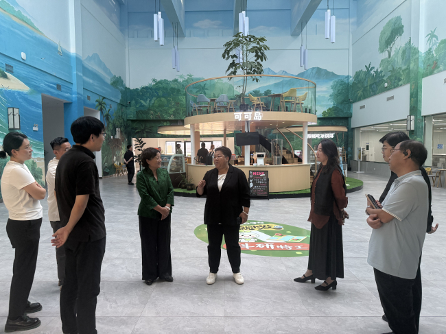 民建北戴河基层委员会走访调研北广智谷农业公司,助力智慧农业创新发展(1).jpg