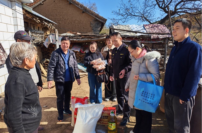 1民建承德市委市直十二支部携手交通运输执法支队赴承德县开展乡村振兴慰问活动 (2)-1.jpg