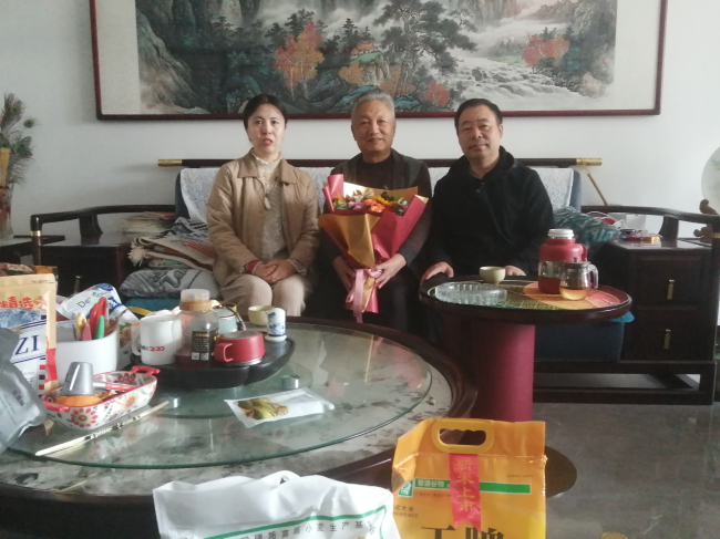 民建张家口市委开展重阳节慰问 (2).jpg 民建张家口市委开展重阳节慰问 (2).jpg