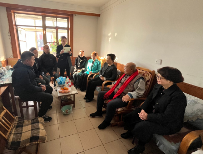 民建唐山市委路北区工委开展重阳节走访老会员活动 (1) (2).jpg 民建唐山市委路北区工委开展重阳节走访老会员活动 (1) (2).jpg