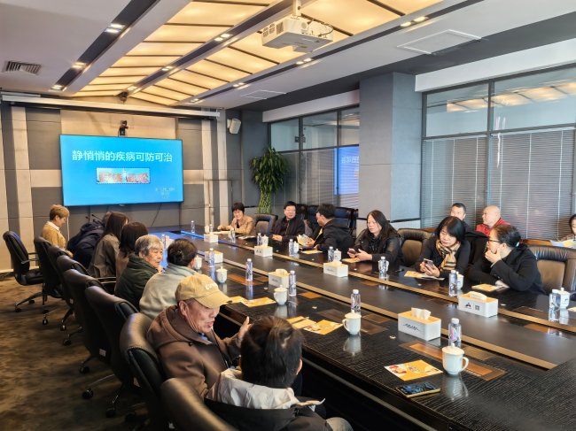 民建唐山市委唐钢总支联合开平区工委开展“关爱会员身体健康、预防骨质疏松”讲座及咨询问诊活动 (2) (2).jpg