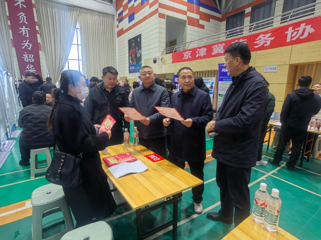 民建承德市委组织会员企业参加“毕业季__民建企业走进承德应用技术职业学院”招聘活动 (6) (2).jpg 民建承德市委组织会员企业参加“毕业季__民建企业走进承德应用技术职业学院”招聘活动 (6) (2).jpg